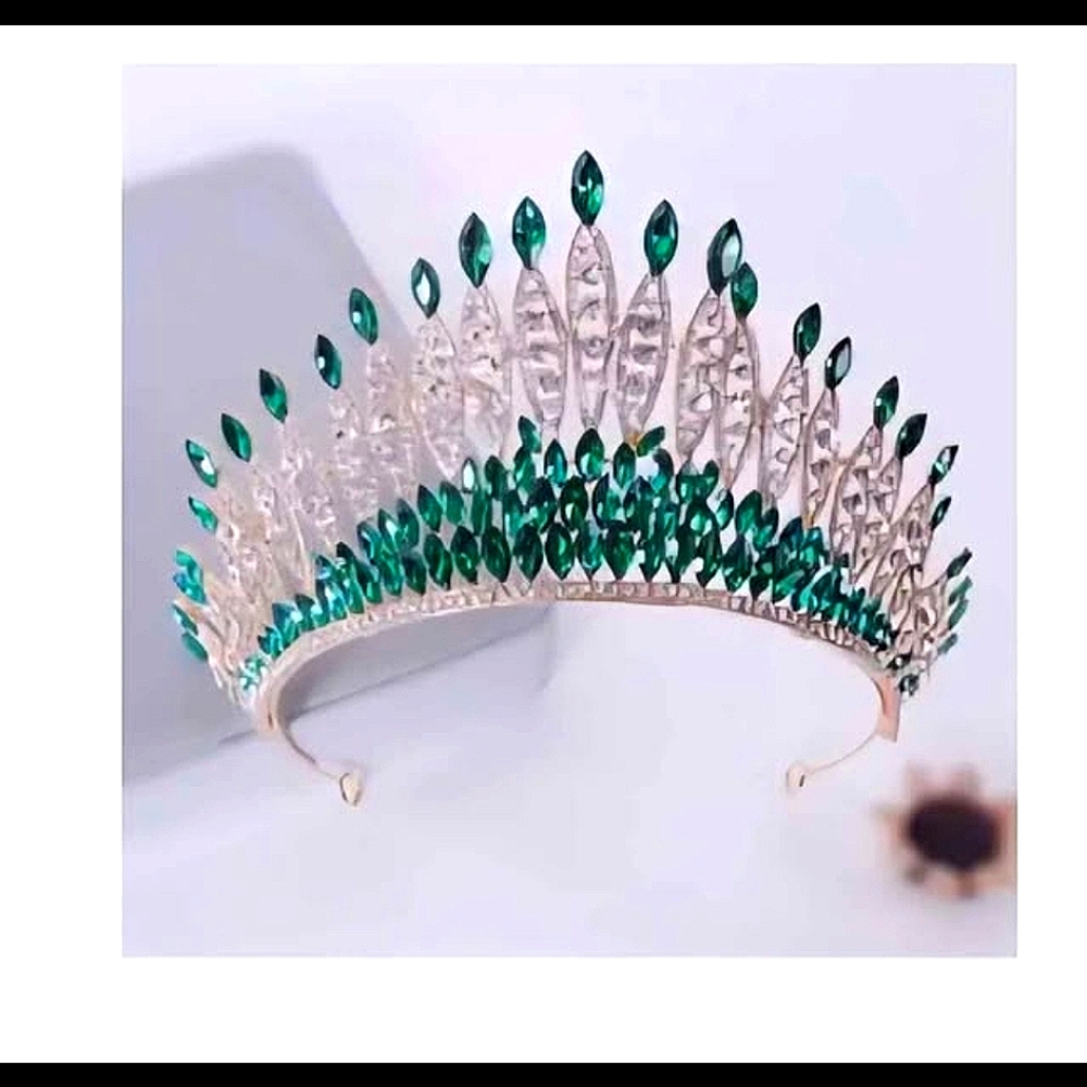NEW GORGEOUSLY ELEGANT RHINESTONE TIERA CROWN BRIDE WEDDING/SPECIAL OCCASSIONS